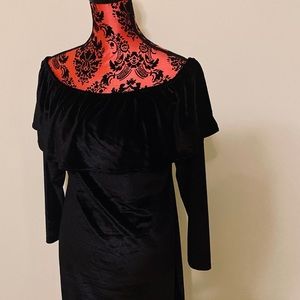 Plus Size velvet little black dress-2X